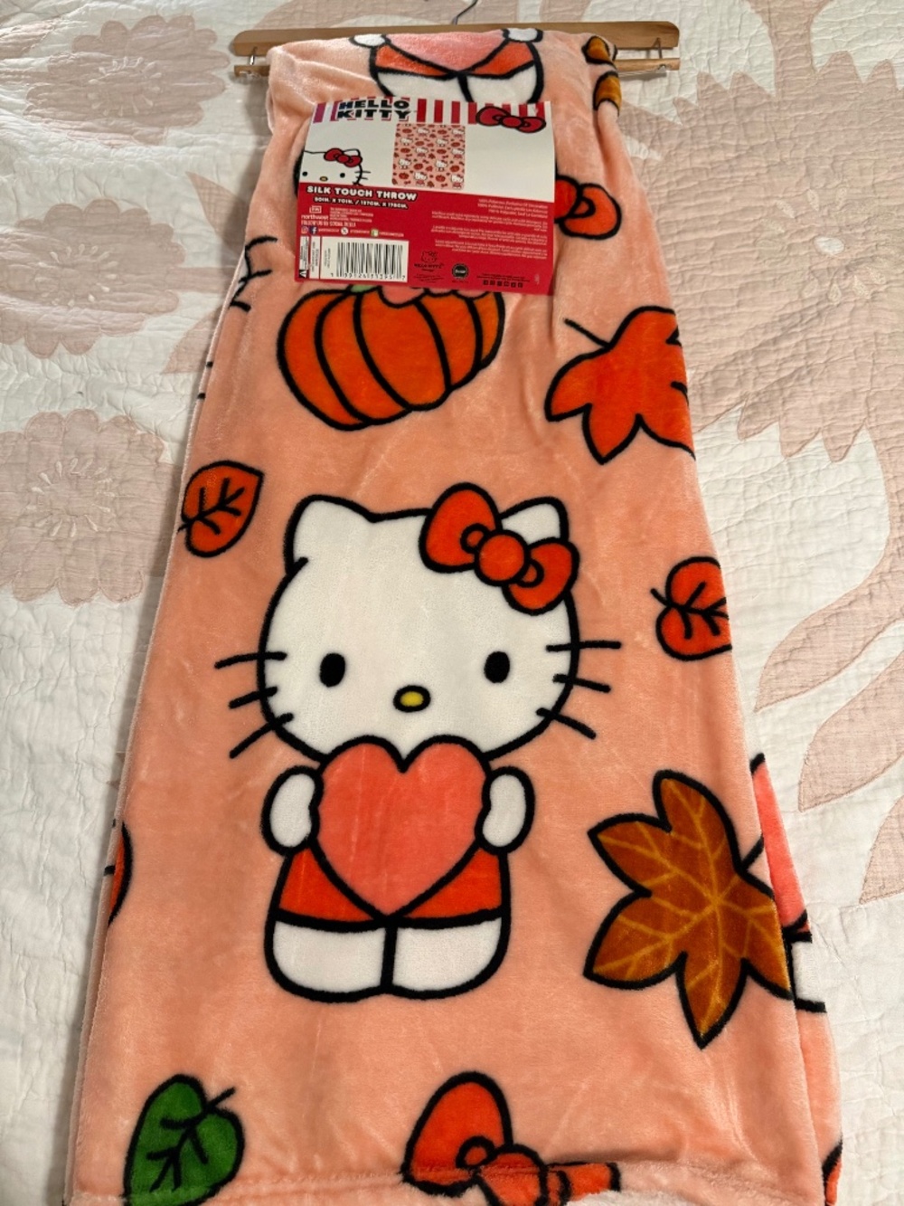 NWT - Sanrio Hello Kitty Autumn Fall Pumpkin Silk Touch Throw Blanket 50x70